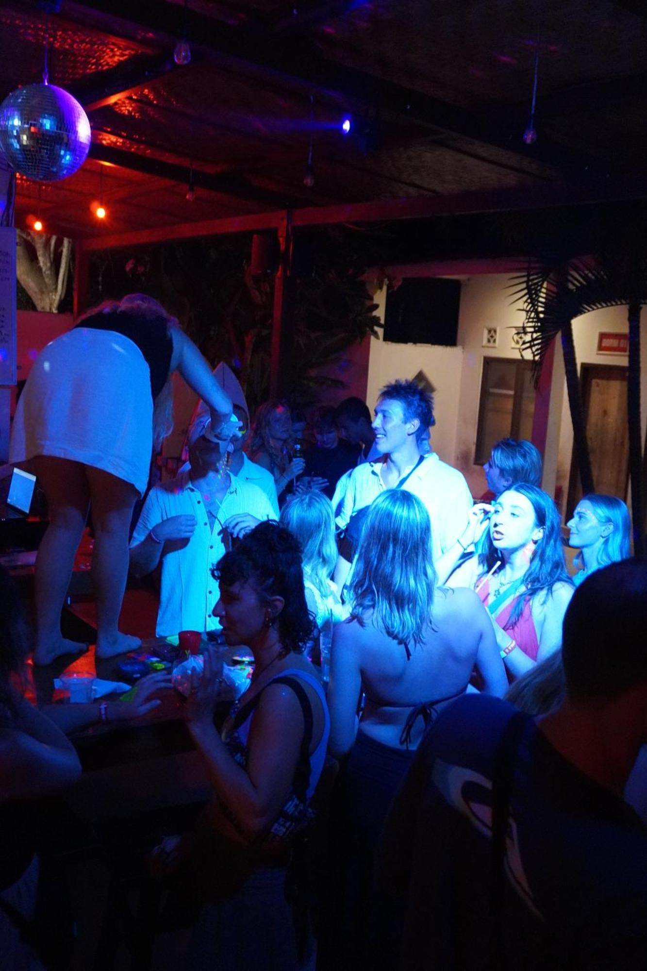 Indonesia Backpacker Hostels Kuta  Exterior foto