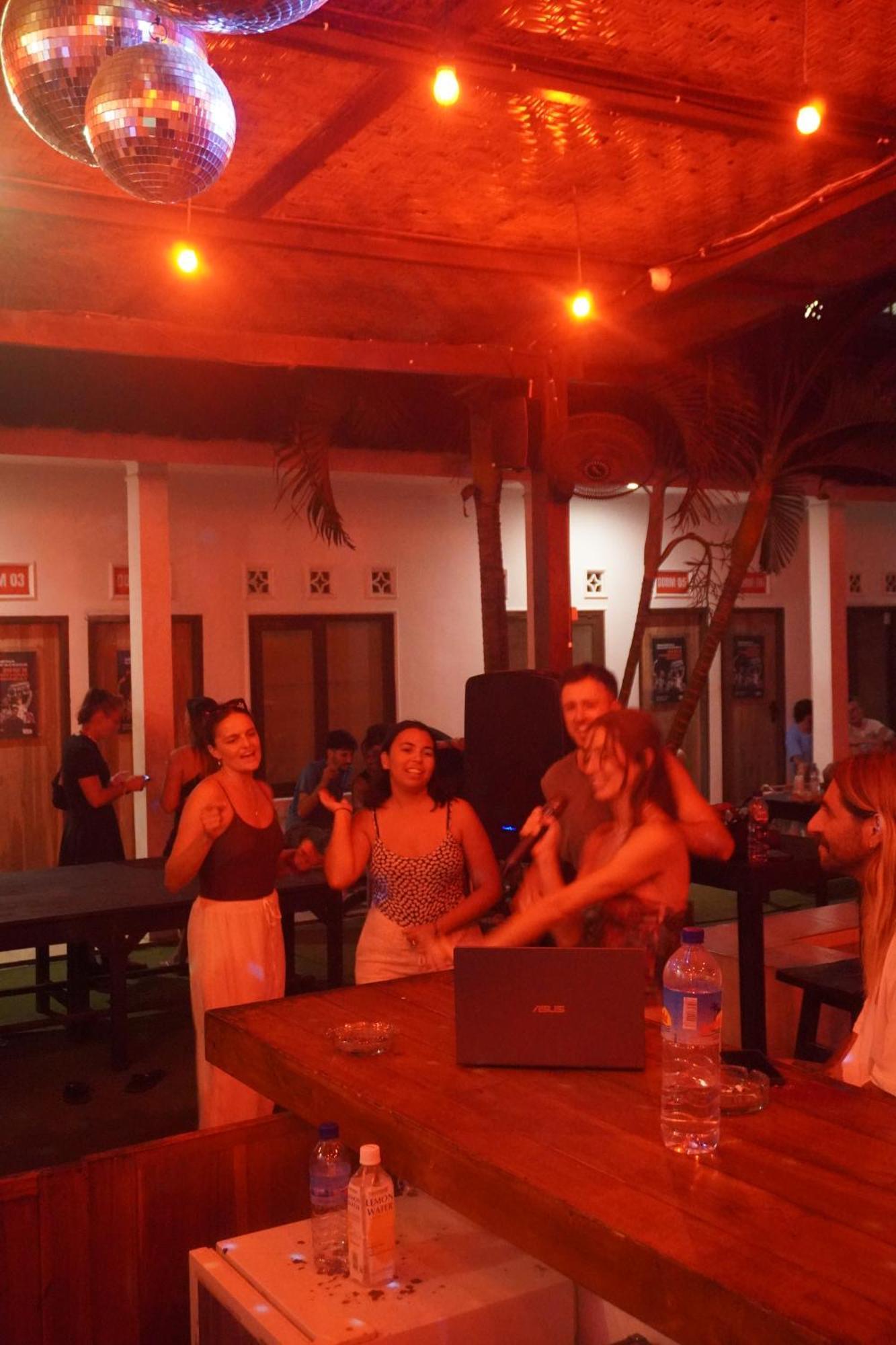 Indonesia Backpacker Hostels Kuta  Exterior foto